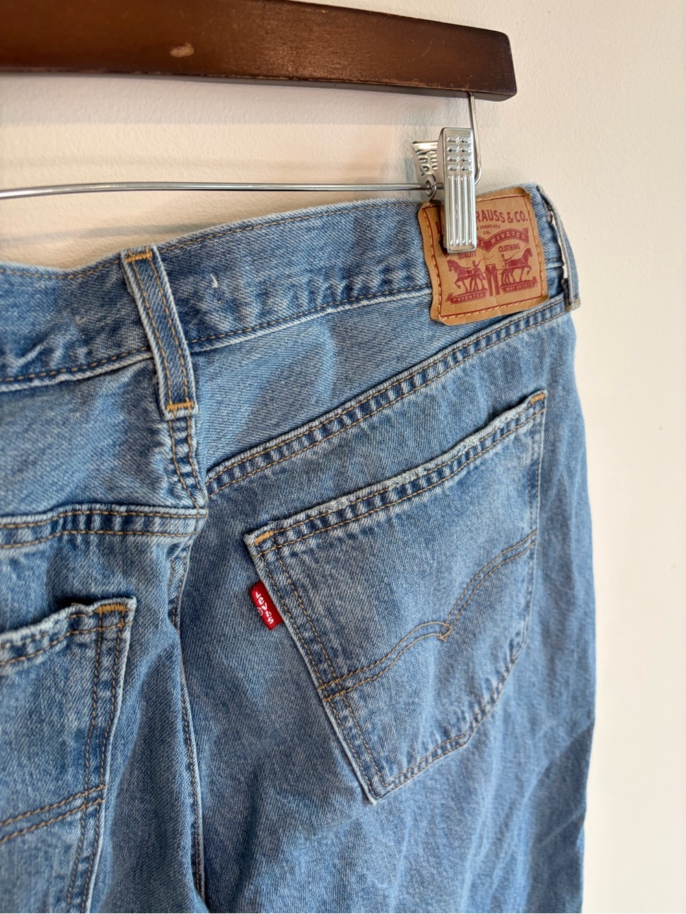 Levi's Women's Low Pro Straight Jeans Size 31 - Picture 6 of 6
